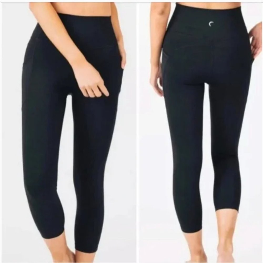 Zyia Pocket Light And Thigh Hi Rise Capri leggings size M 8 - 10 Aprox. 20" inch
